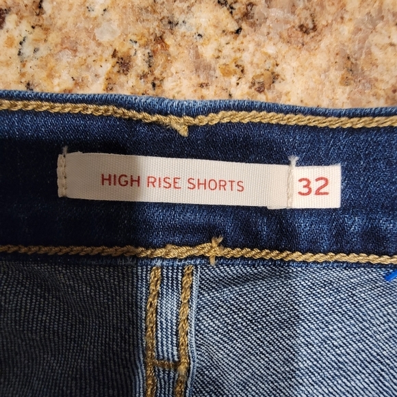 Levi's High-rise Jean Shorts in Carbon Copy Size 32 - Picture 6 of 8